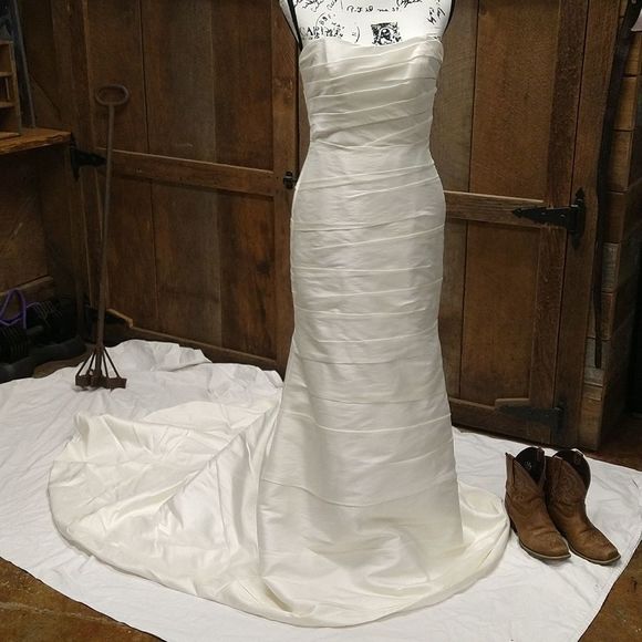 Alfred Angelo Dresses & Skirts - 📦 Alfred Angelo ivory mermaid wedding dress